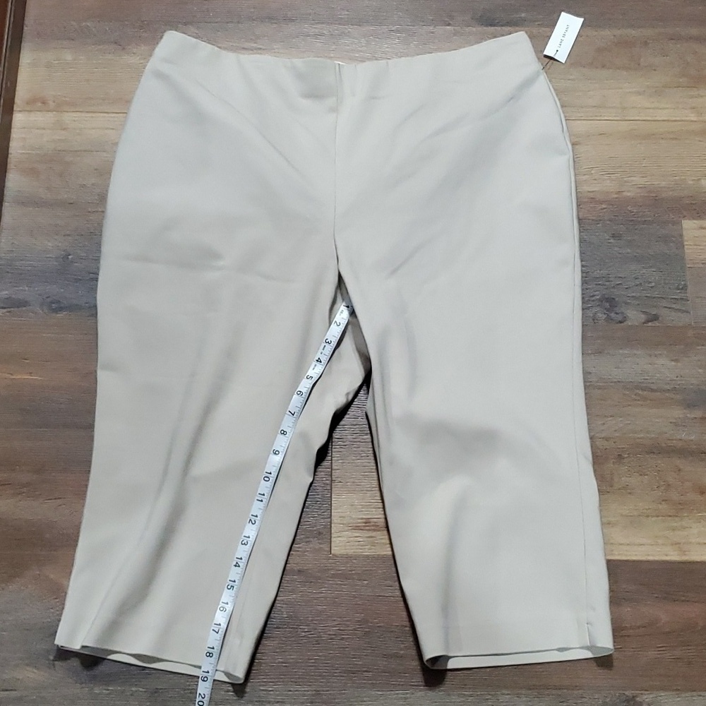 Lane Bryant nwt tan Capri shorts